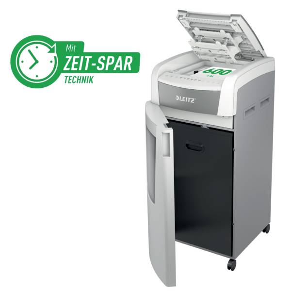 Ein Aktenvernichter mit offenem Behälter und angelehnter Tür. Aufdruck 'Mit Zeit-Spar Technik'. Grünes Display zeigt 600 an.