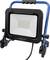Robuster LED-Baustrahler mit blauem Ständer und schwarzem Rahmen, geeignet für Baustellenbeleuchtung.