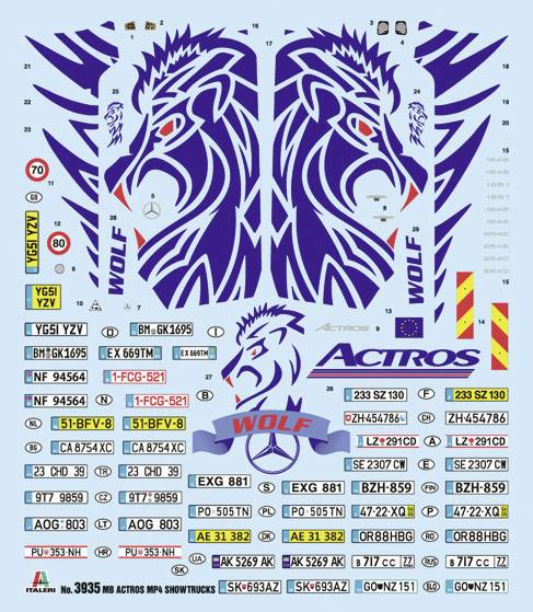 Aufkleberbogen mit verschiedenen Designs und Farben, einschließlich Wolfsmotiven, Schriftzug 'ACTROS', europäische Kennzeichen, Sterne und Flaggen.
