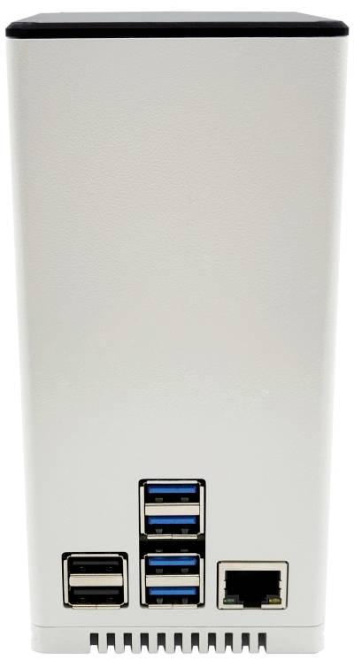 Ein silbernes Computergerät mit zwei USB 2.0-, zwei USB 3.0- und einem Ethernet-Anschluss auf der Rückseite.