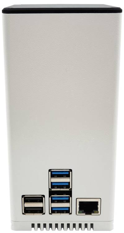 Ein vertikaler silberner Computer oder NAS-Gehäuse mit mehreren USB-Anschlüssen und einem Ethernet-Anschluss auf der Rückseite.