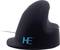 Ergonomische, vertikale Computermaus in Schwarz mit blauen 'HE'-Buchstaben, entworfen zur Handgelenkentlastung bei der Benutzung.