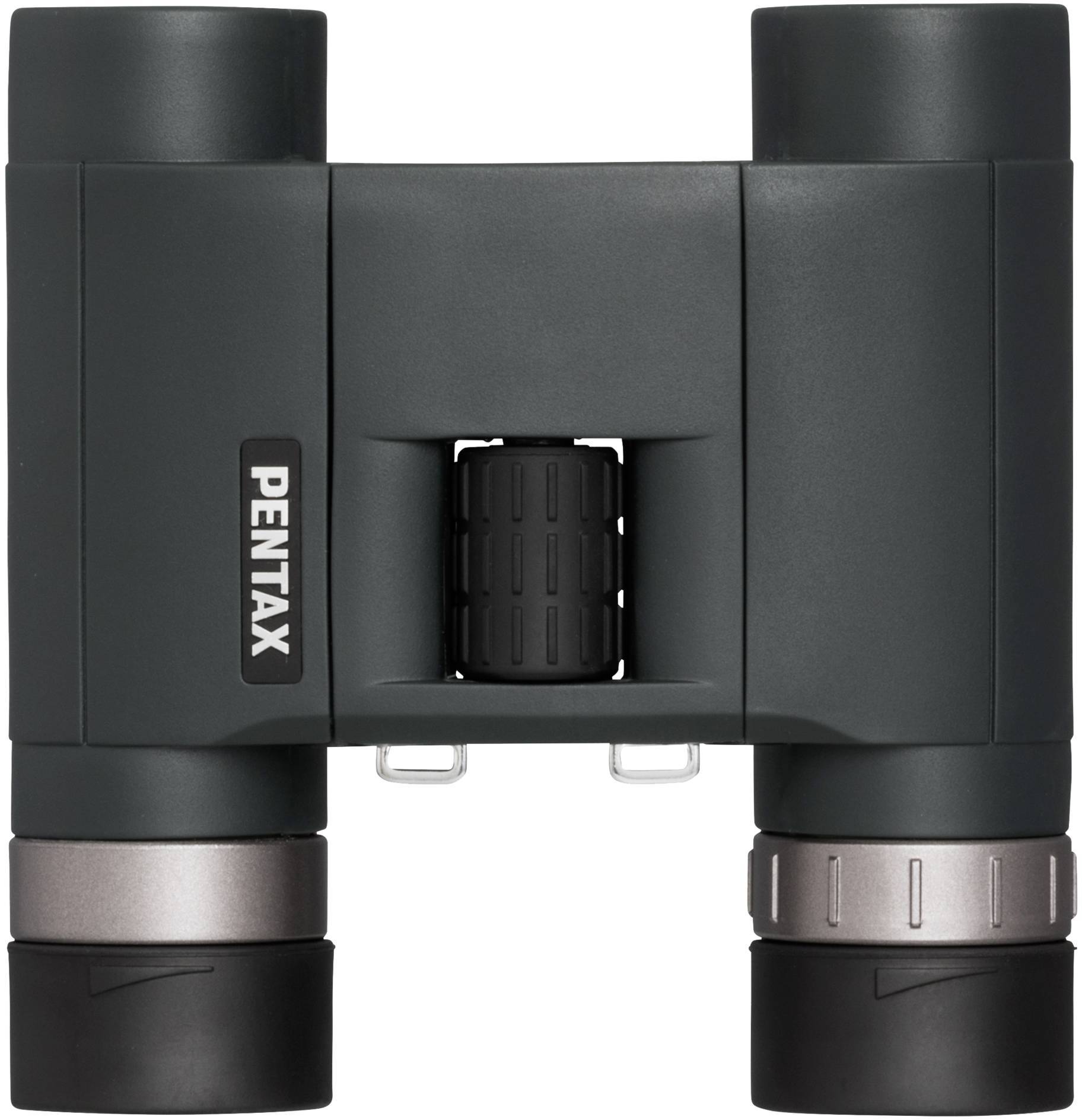 Fernglas, dunkelgrau, mit Pentax-Logo. Kompakt und robust, geeignet für Outdoor-Aktivitäten wie Vogelbeobachtung oder Wandern.