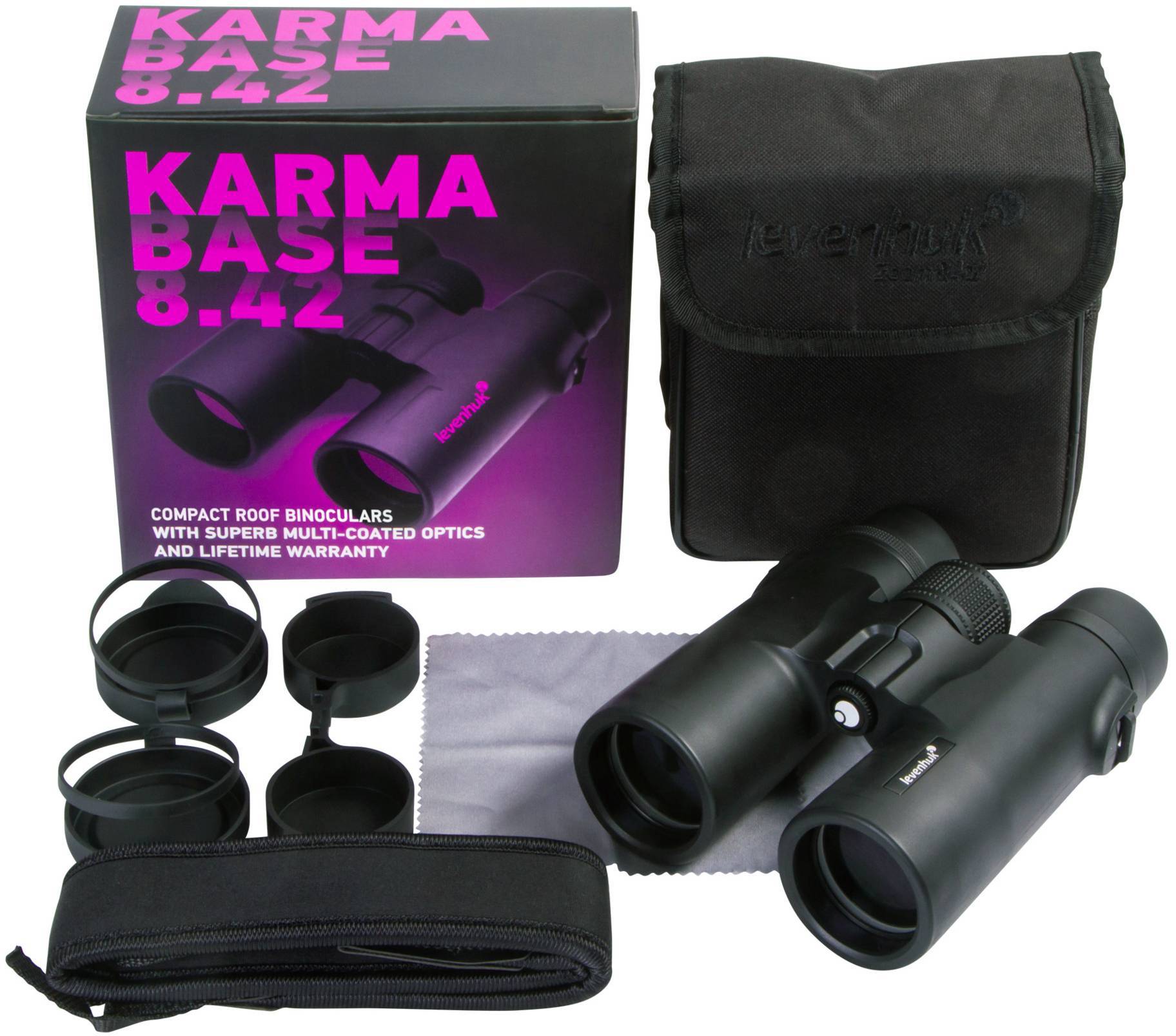 Fernglas-Set mit Tragetasche, Linsenabdeckungen, Reinigungstuch und Verpackung. Text auf der Verpackung: 'Karma Base 8x42'.
