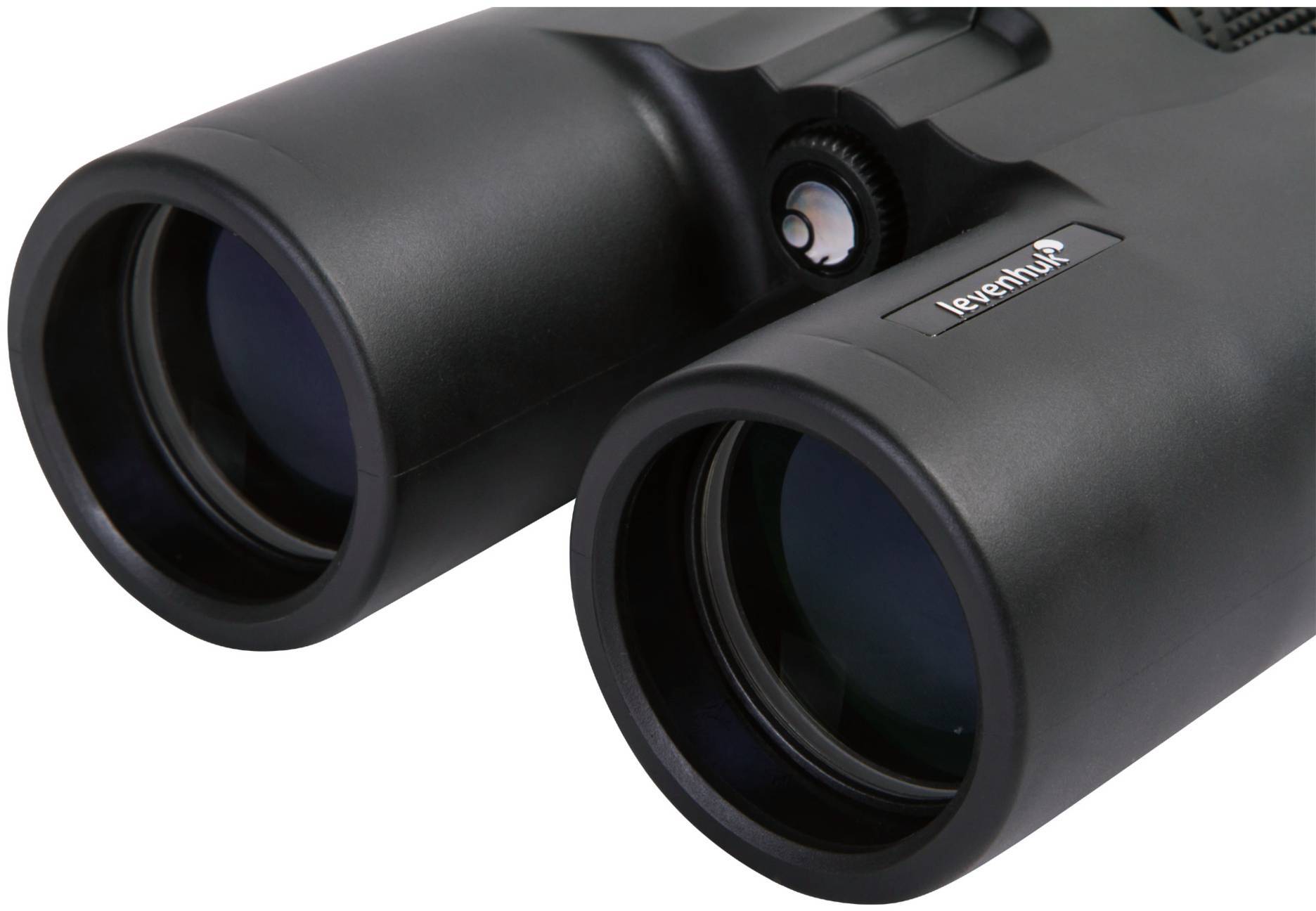 Ein schwarzes Fernglas mit zwei großen Linsen, ideal zur Beobachtung von entfernten Objekten und Details in der Natur.