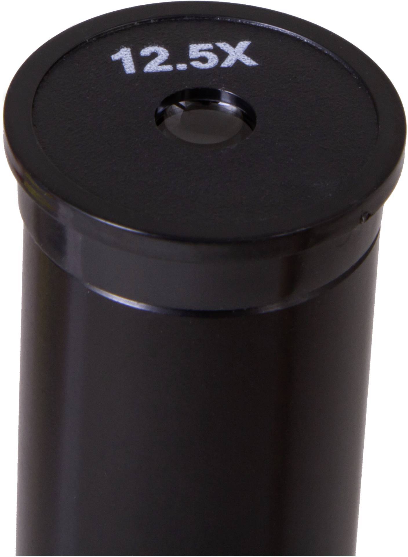 Ein schwarzes Mikroskopokular mit der Aufschrift '12.5X' auf der Oberseite.
