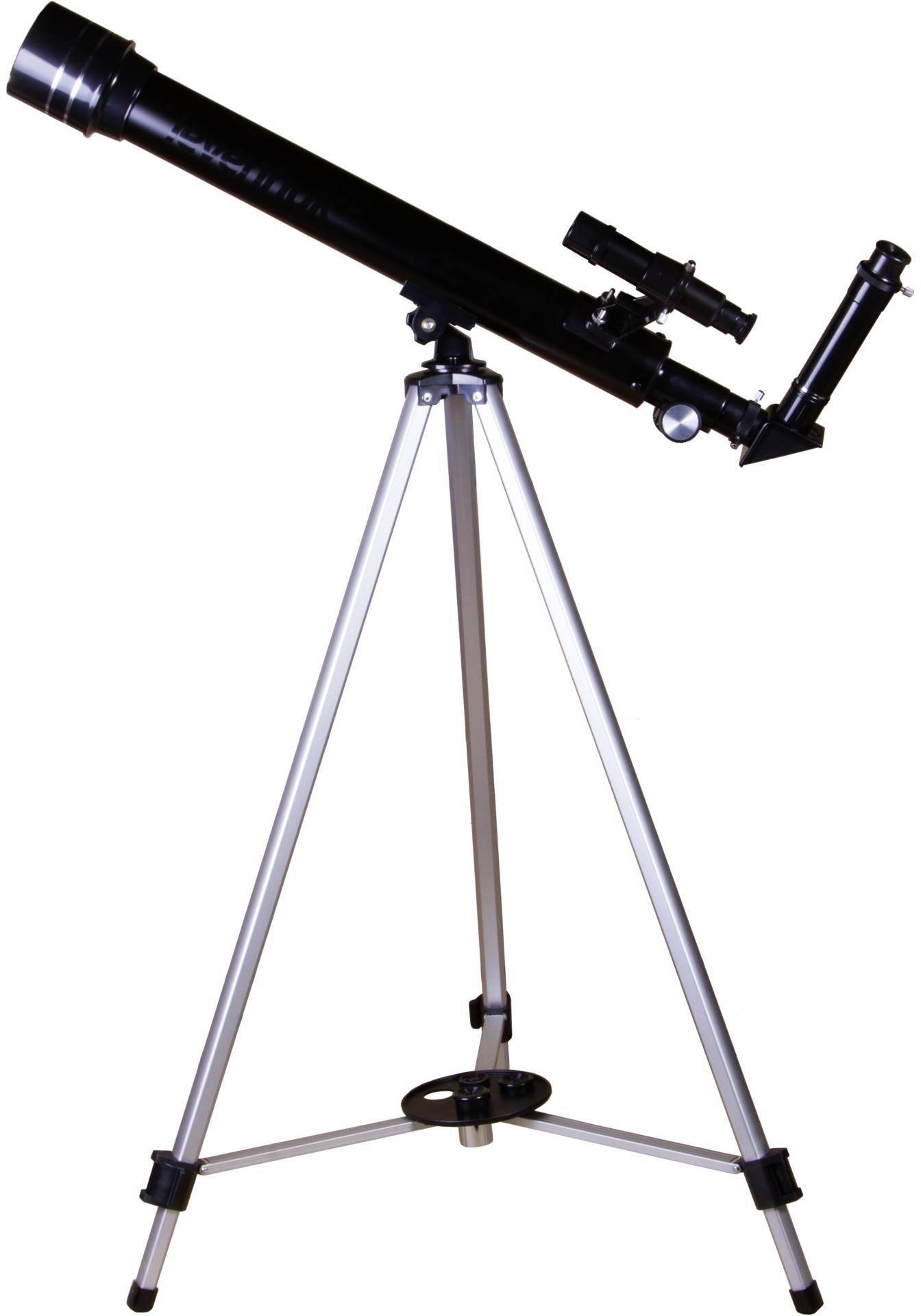 Ein schwarzes Teleskop auf einem silbernen Stativ, bereit zur Sternbeobachtung.