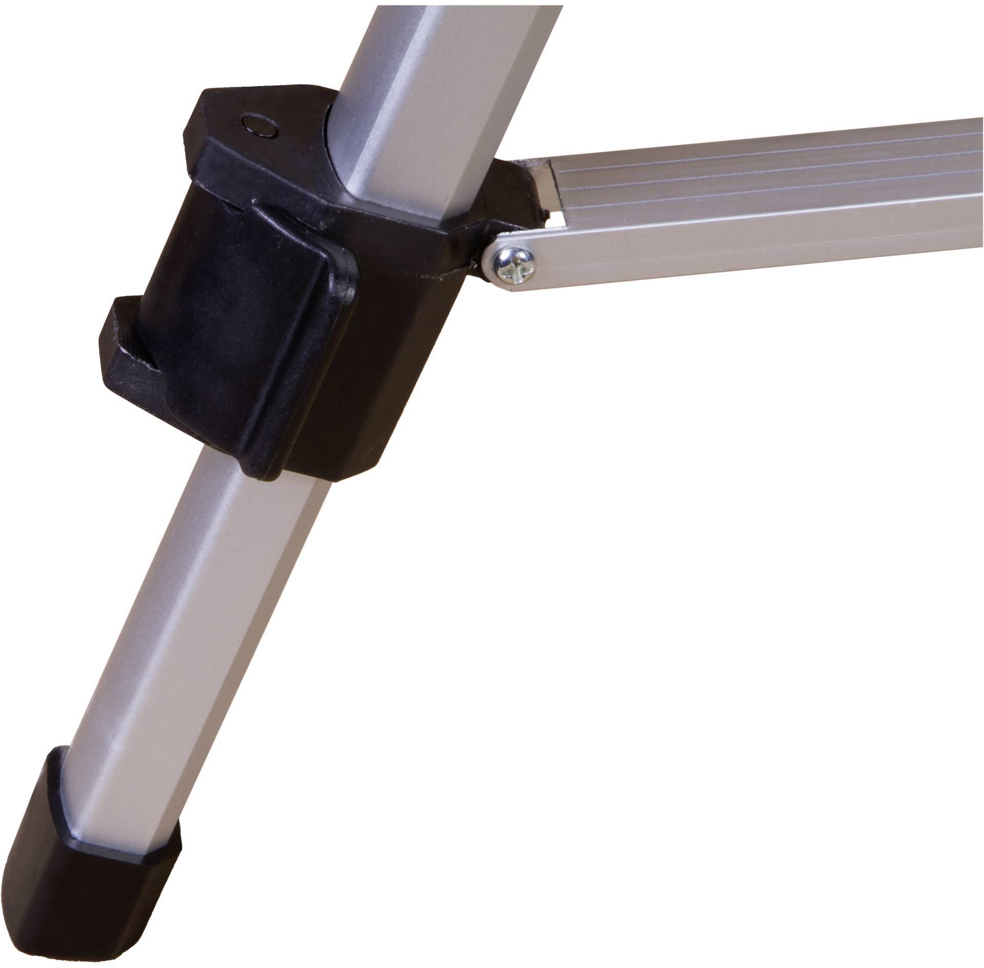 Nahaufnahme eines Metallbeins mit schwarzem Kunststoffverschluss und Gummifuß. Strukturelle Details eines Stativs oder einer Halterung.