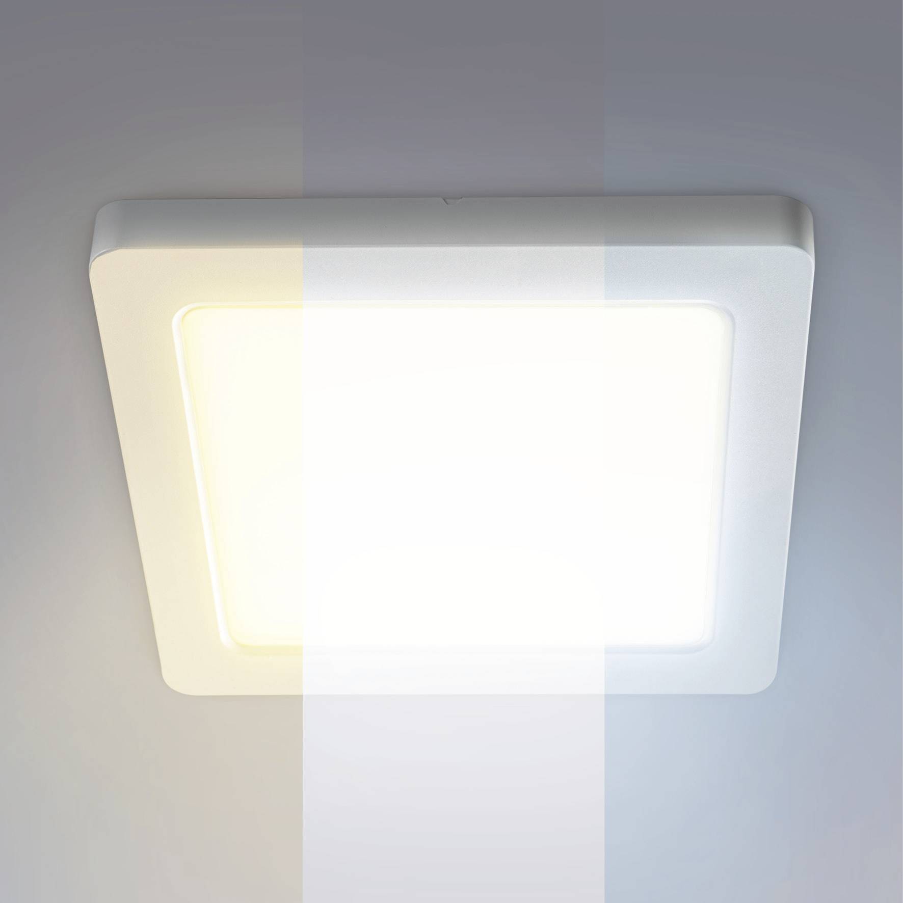 Eine quadratische Deckenleuchte mit veränderbarer Lichtfarbtemperatur von warmweiß links zu kaltweiß rechts.