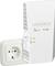 Netzwerk-WLAN-Repeater von Netgear, in eine Steckdose eingesteckt. Zeigt Vorderansicht mit Statusanzeigen und Lüftungsschlitzen.
