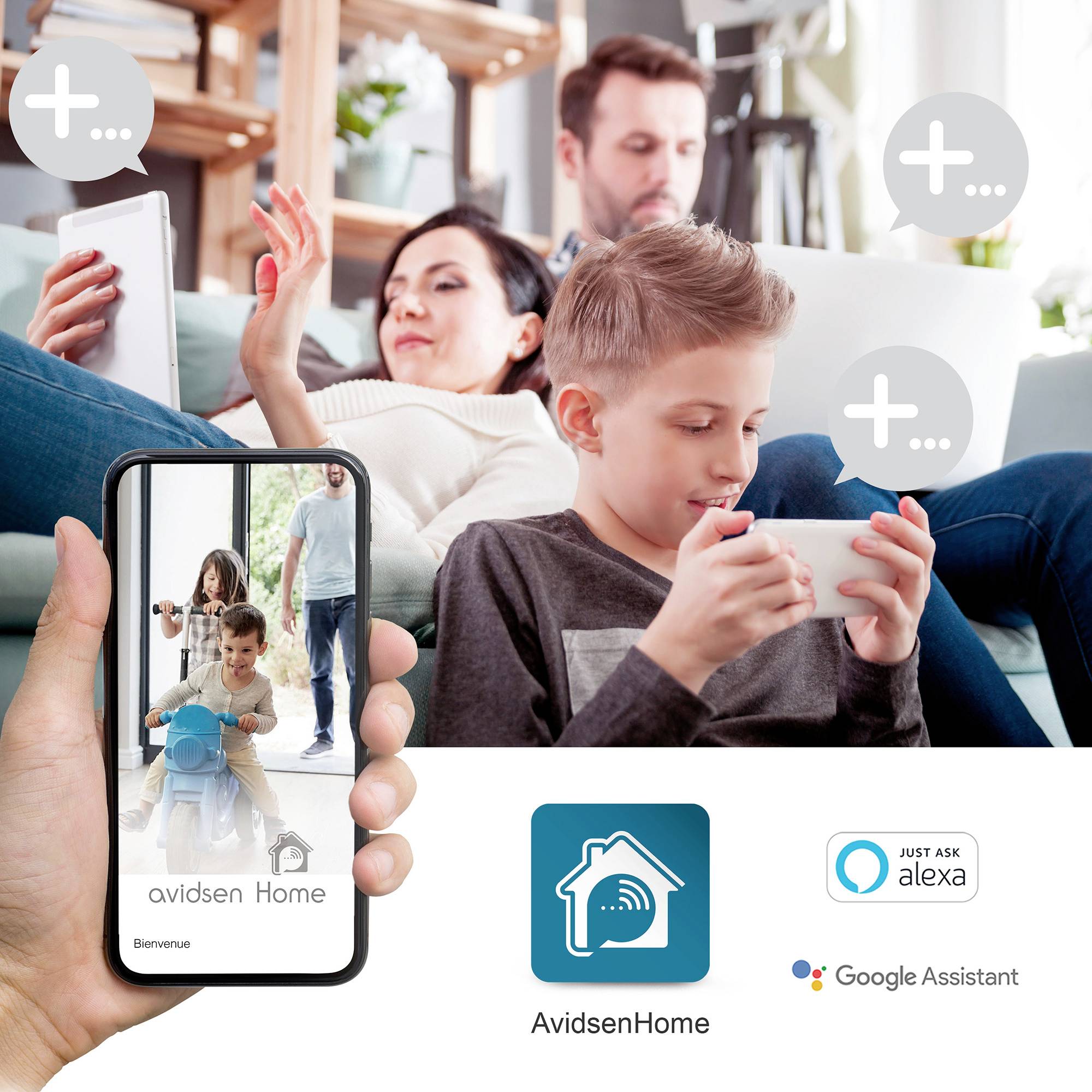 Ein Junge bedient ein Smartphone, das eine Familie mit Smart-Home-Geräten zeigt. Unten sind Logos von AvidsenHome, Alexa und Google Assistant sichtbar.
