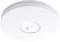 Ein runder, weißer WLAN-Access-Point von TP-Link zur Deckenmontage, mit dezentem TP-Link-Logo in der Mitte.