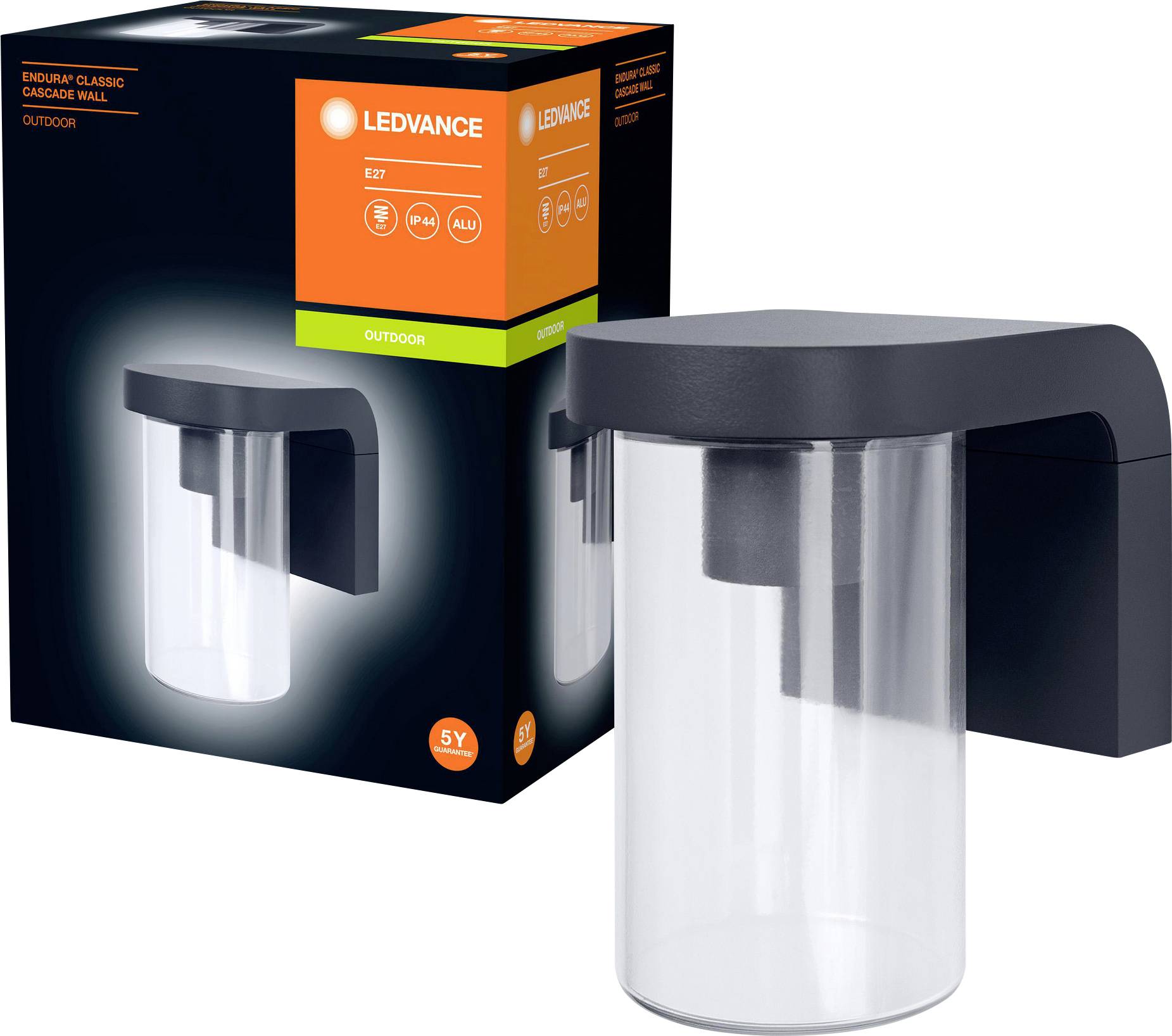 Eine LED-Außenleuchte von Ledvance, dargestellt vor ihrer Verpackung. Die Verpackung hebt die Leuchtenmerkmale und Energieklasse hervor.