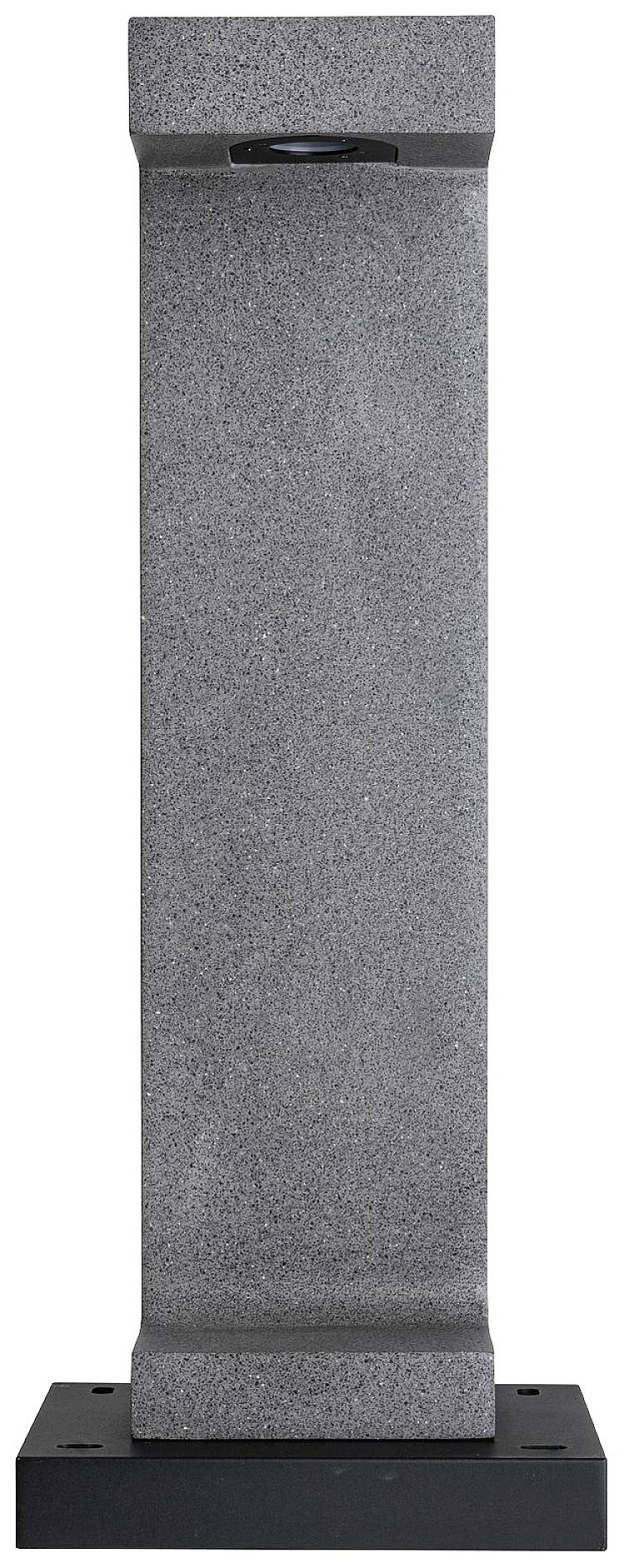 Eine graue, rechteckige Steinsäule auf einem schwarzen Sockel.