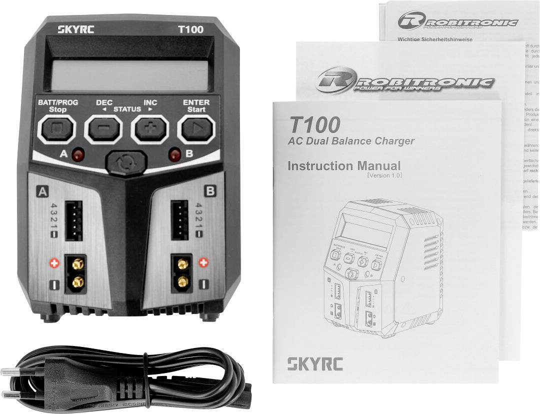 'SKYRC T100 Ladegerät' mit Kabel und Anleitungen im Hintergrund. Ladegerät besitzt Knöpfe und zwei Ladesteckplätze.