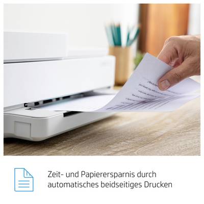 Ein Drucker auf einem Tisch druckt doppelseitig. Text: 'Zeit- und Papierersparnis durch automatisches beidseitiges Drucken'.