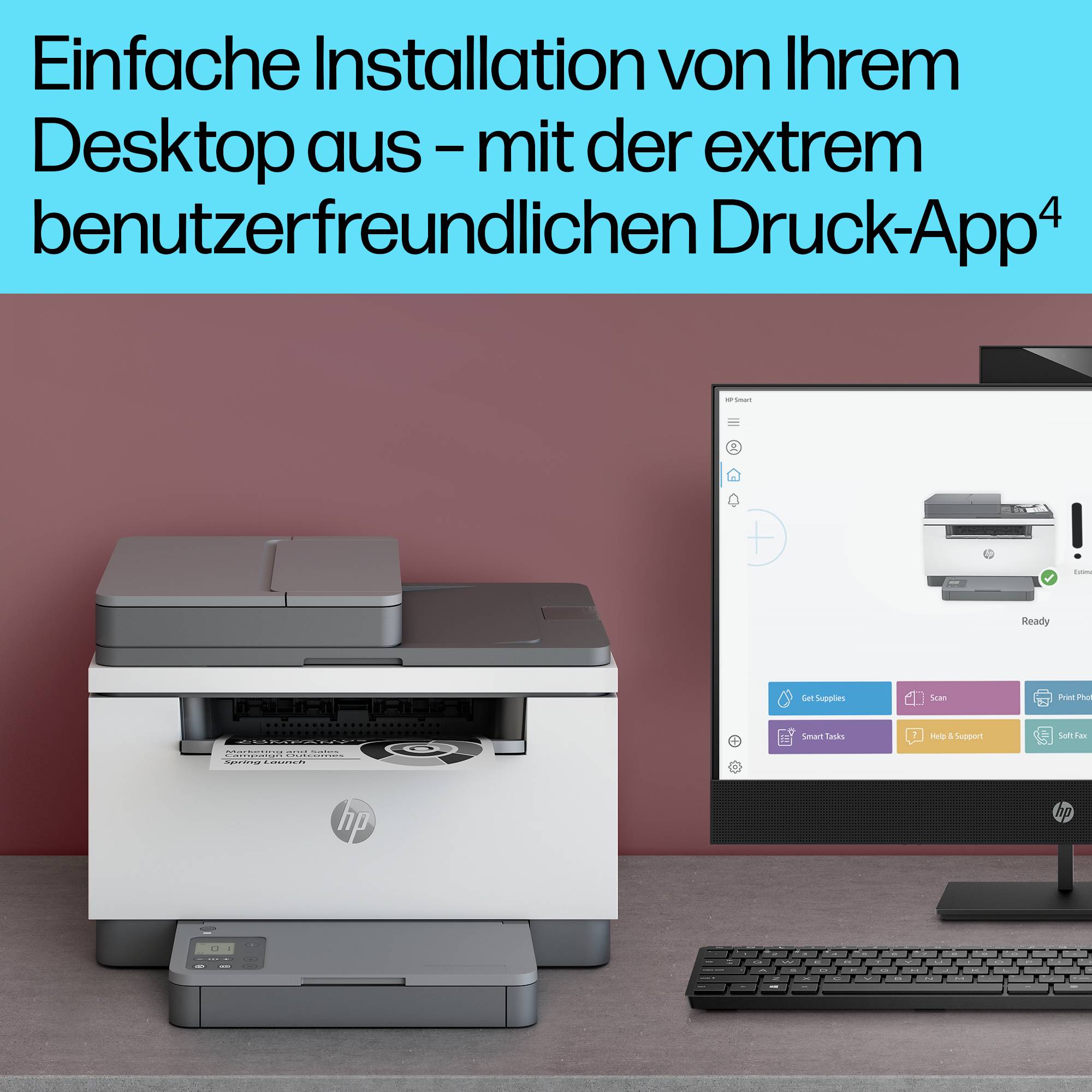 'Ein Drucker neben einem Computerbildschirm zeigt die Benutzeroberfläche einer Druck-App. Text wirbt für einfache Installation.'