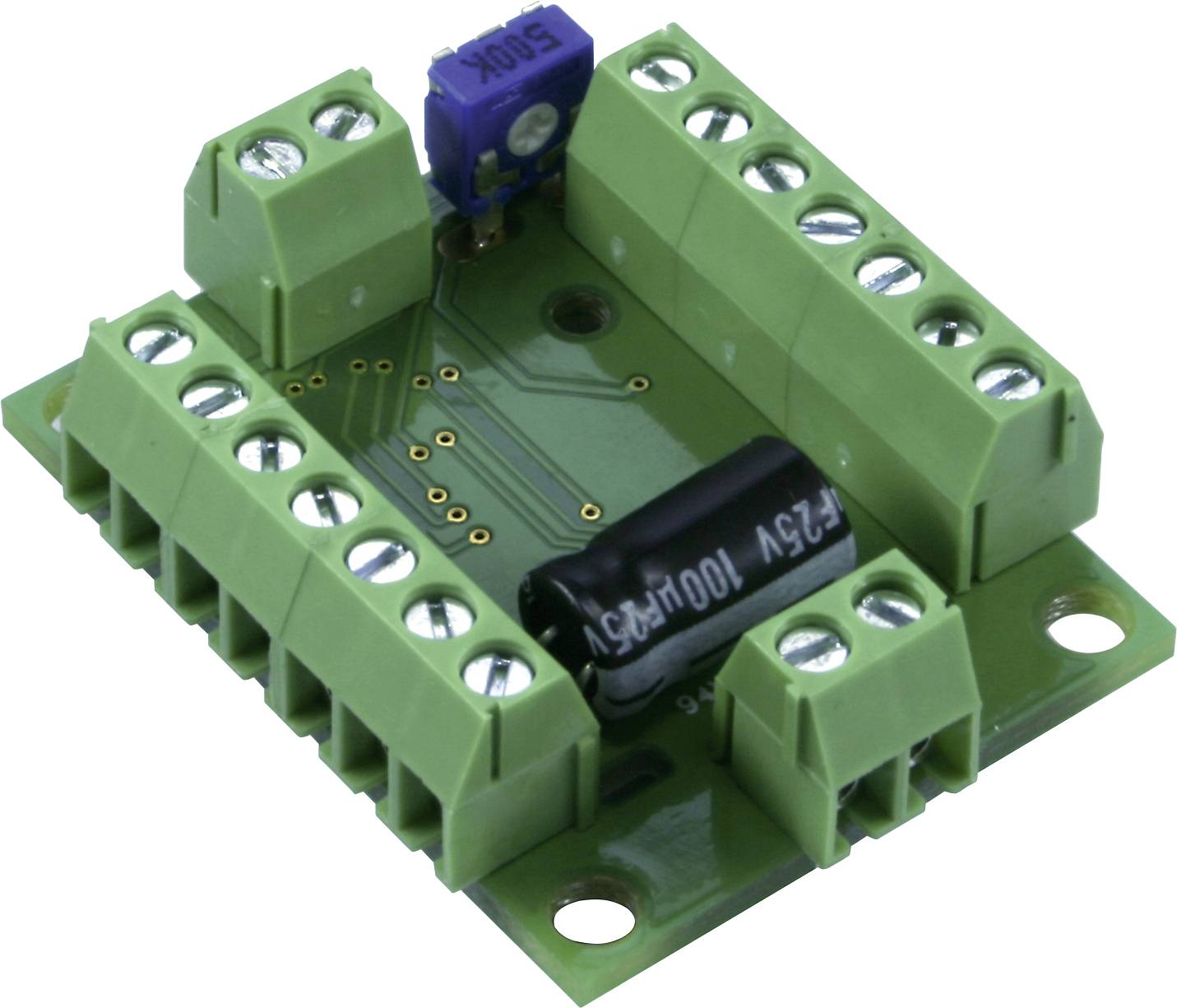 Eine grüne Leiterplatte mit mehreren Schraubklemmen und einem schwarzen zylindrischen Kondensator. Oberer linker Bereich zeigt einen kleinen blauen Potentiometer.