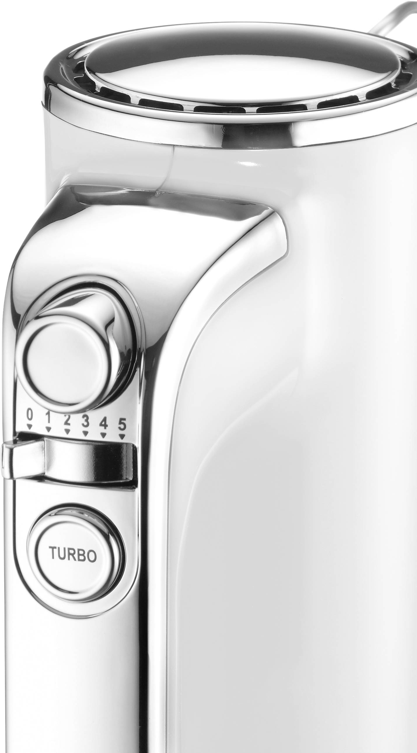 Silberner elektrischer Handmixer mit fünf Geschwindigkeitsstufen und Turbo-Taste. Elegantes, modernes Design.