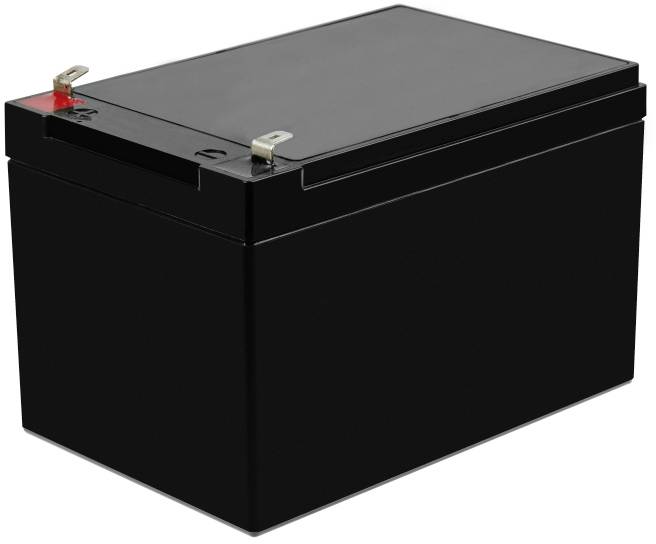 Eine rechteckige schwarze Batterie mit zwei Metallklemmen oben, eine in Rot, die andere in Schwarz.