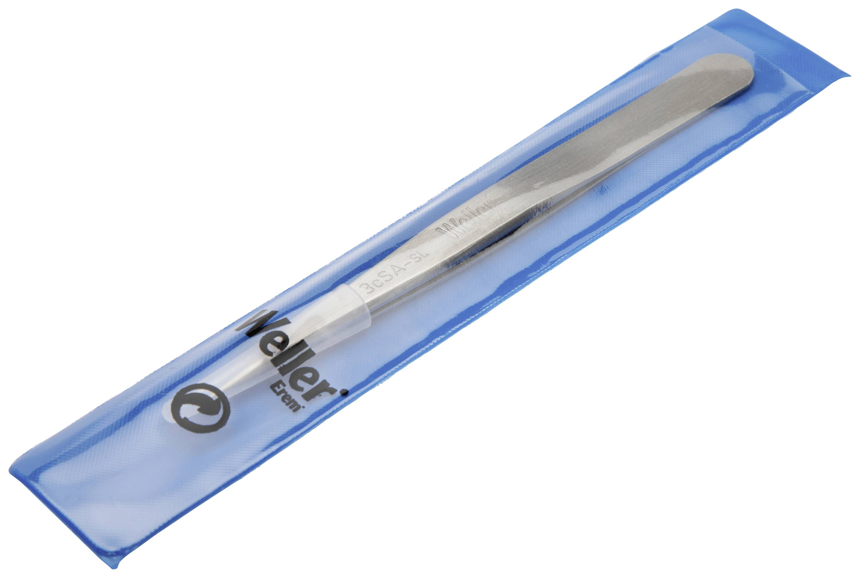 Eine silberne Pinzette liegt in einer blauen Plastikhülle mit der Aufschrift 'Weller Erem'.