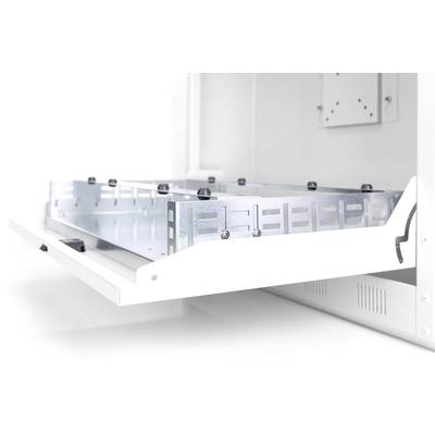 Ein offenes weißes Gehäuse mit einem herausziehbaren Metallrahmen, geeignet für die Montage von elektronischen Komponenten.