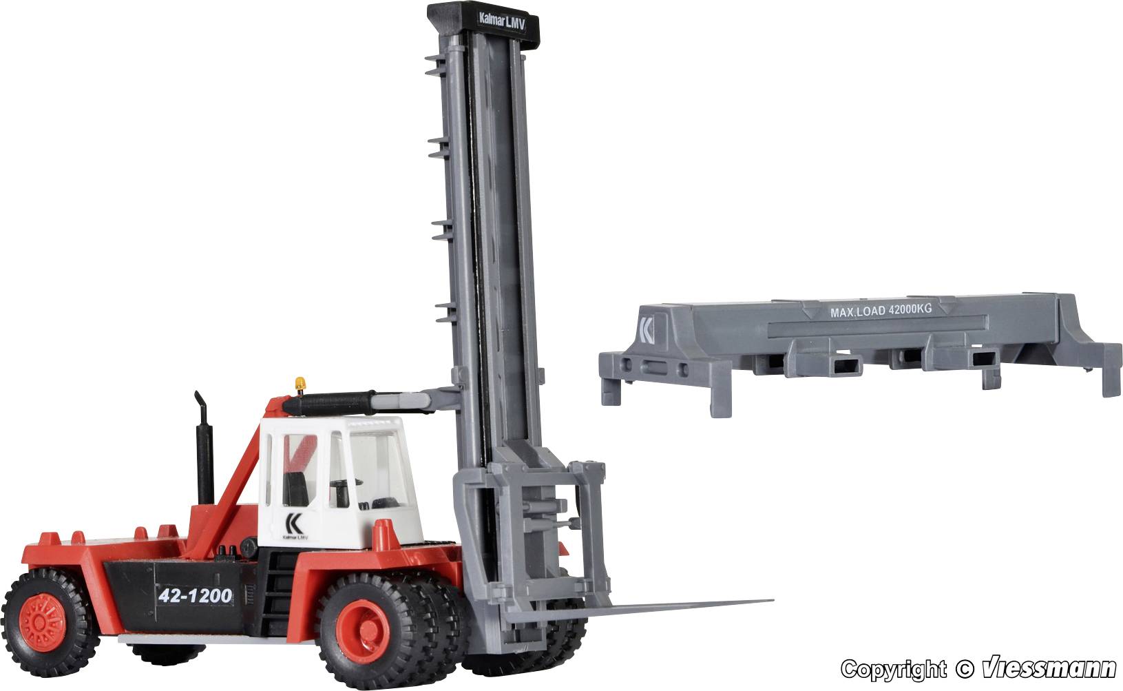 Ein roter Gabelstapler hebt eine Palette mit der Aufschrift 'MAX LOAD 4000KG'.