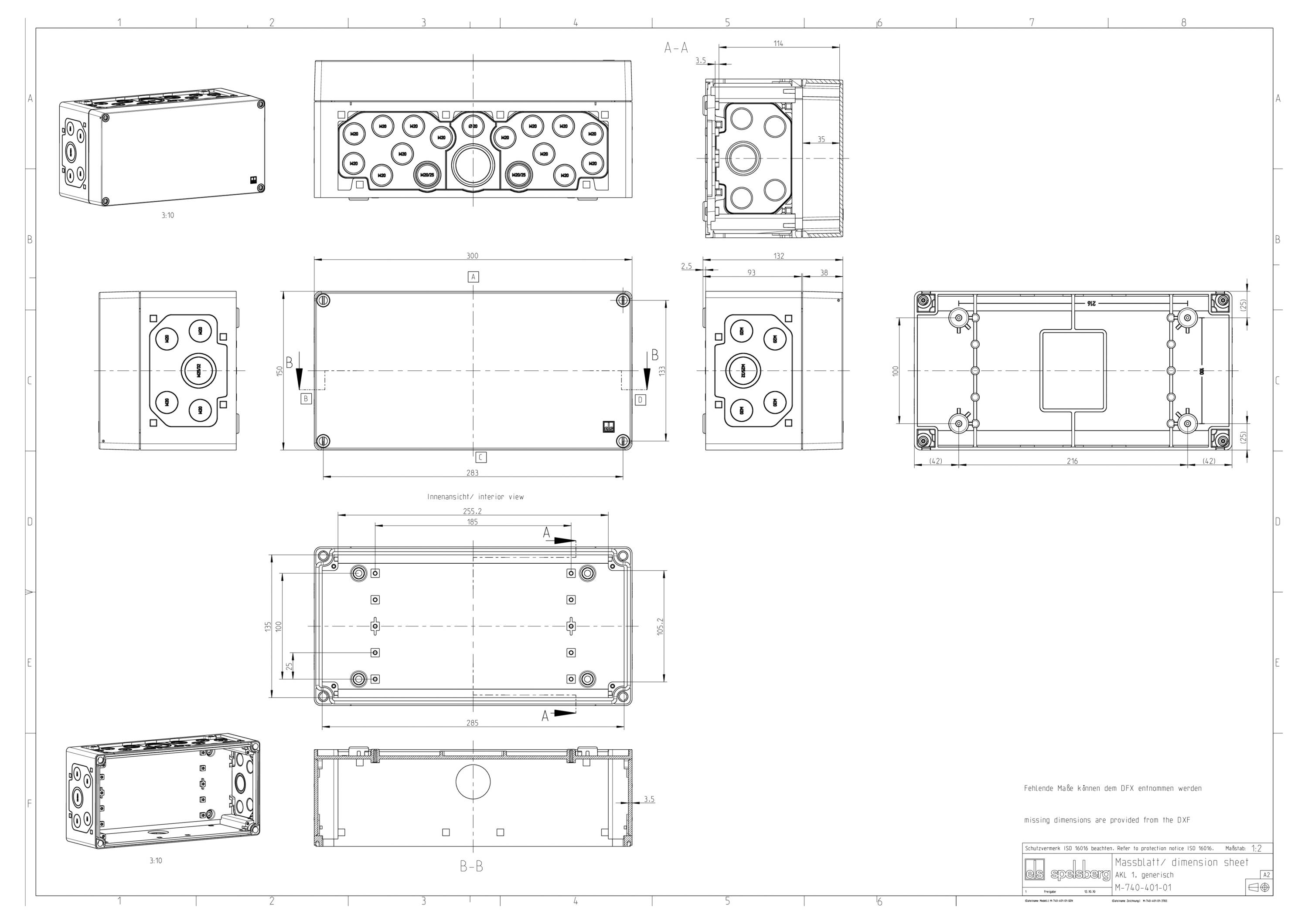 Technische Zeichnung eines rechteckigen Elektroschranks dargestellt in mehreren orthografischen Ansichten mit Abmessungen, Befestigungslöchern und einem Schriftfeld.