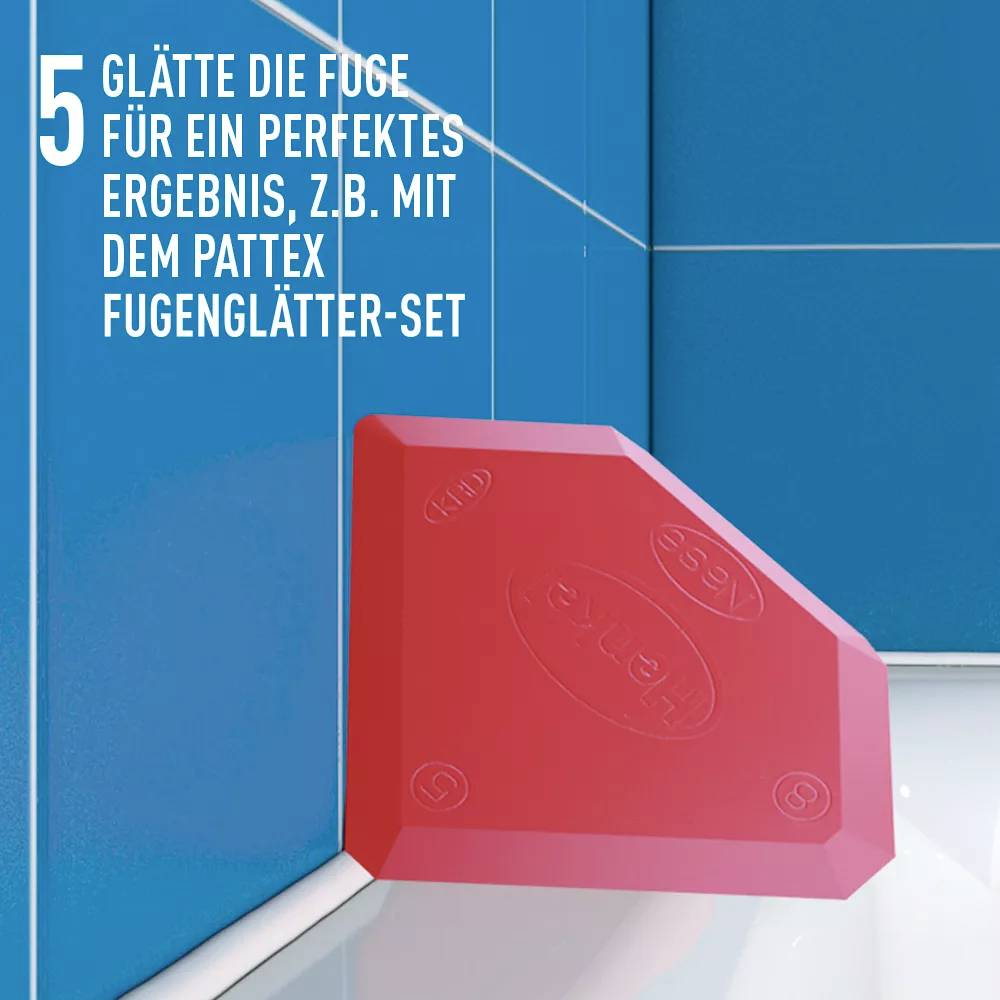 Ein roter Fugenglätter liegt auf gefliester Wand nahe Ecke. Text: 'Glätte die Fuge für ein perfektes Ergebnis, z.B. mit dem Fugenglätter-Set'.