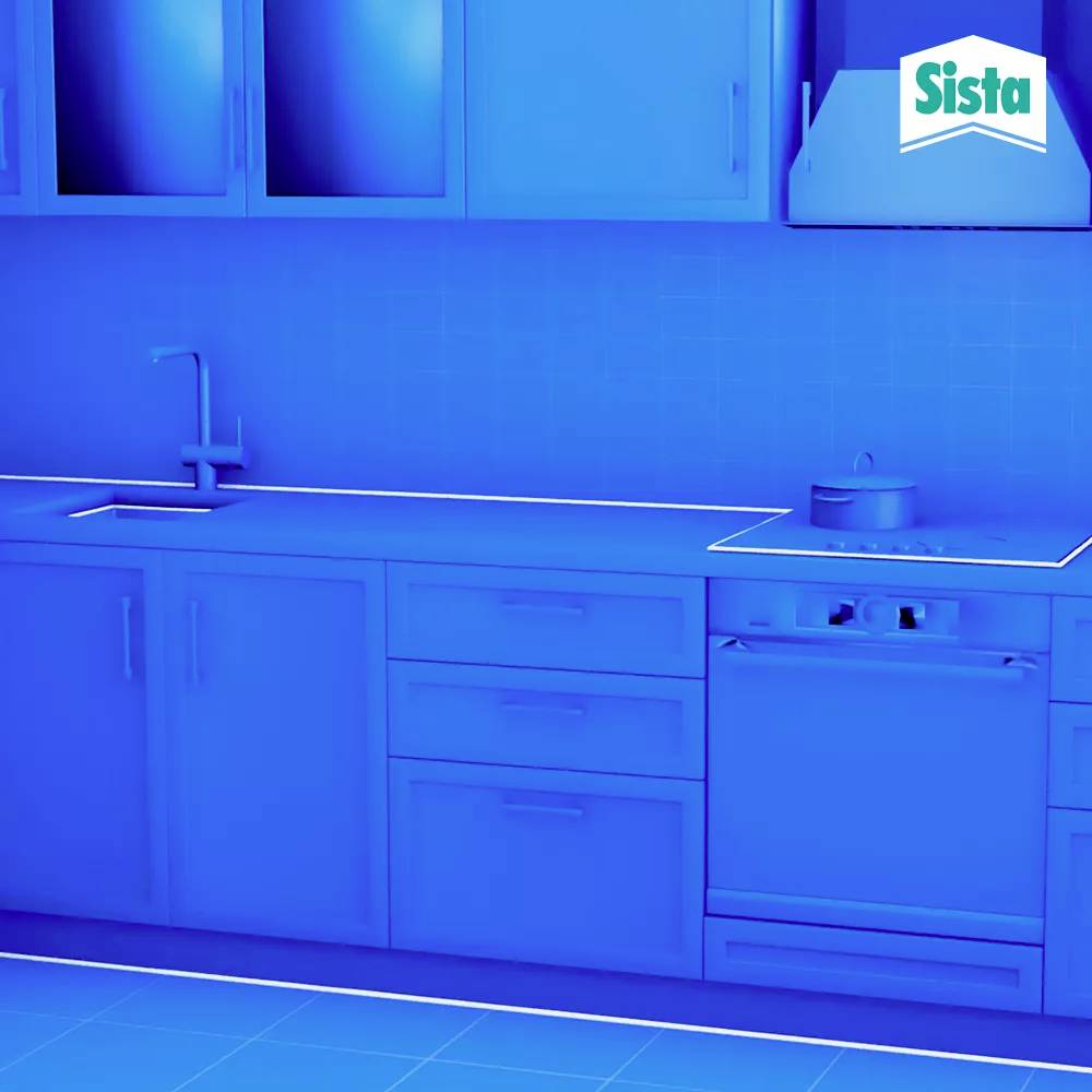 Eine moderne, beleuchtete Küche in Blautönen, zeigt Hochschränke, eine Spüle mit Wasserhahn, einen Herd und eine saubere Arbeitsfläche. Oben rechts befindet sich das Logo 'Sista'.