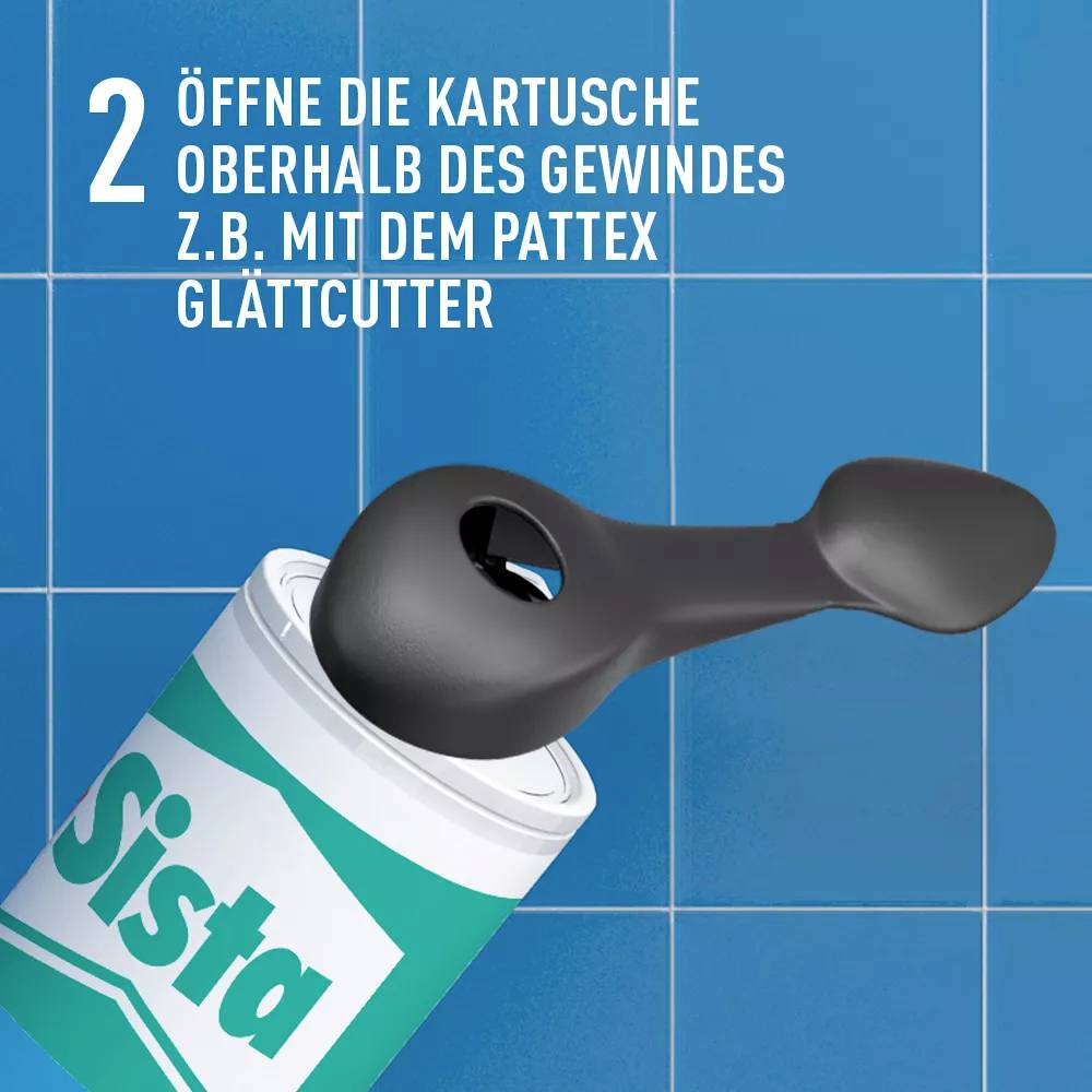 'Sista' Kartusche unter einem schwarzen Cutter auf blauem Hintergrund. Text oben: 'Öffne die Kartusche oberhalb des Gewindes z.B. mit dem Pattex Glättcutter.'