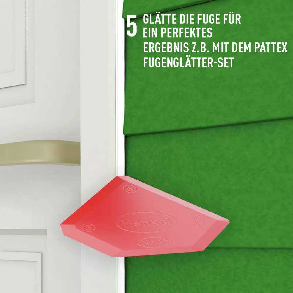 Rote Glättkelle gleitet über Fuge einer weißen Tür. Text: 'Glätte die Fuge für ein perfektes Ergebnis z.B. mit dem Pattex Fugenglätter-Set'.