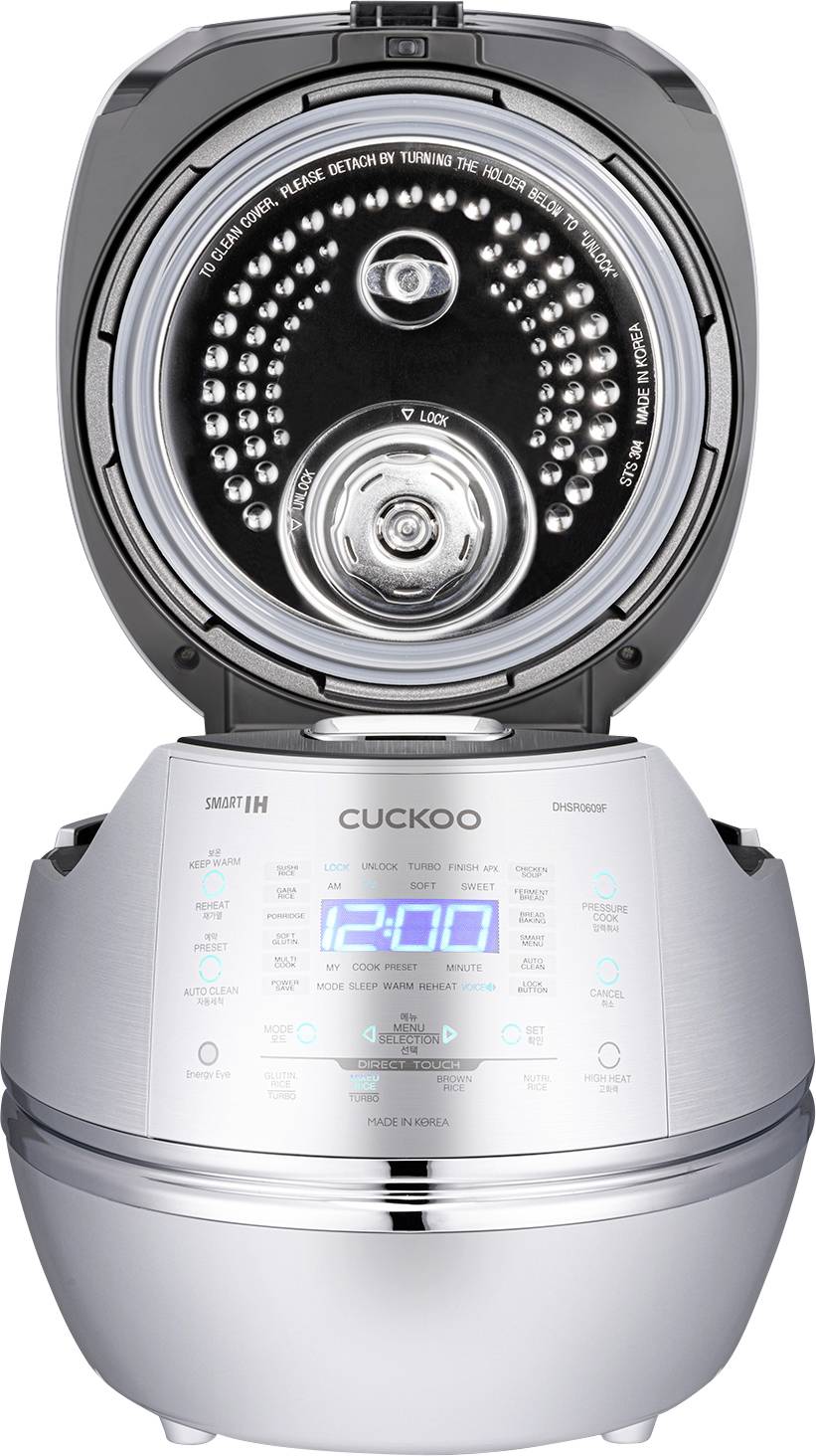 Moderner Reiskocher mit digitalem Display und mehreren Tasten für verschiedene Kochprogramme, geöffnet zur Ansicht des Innenraums.