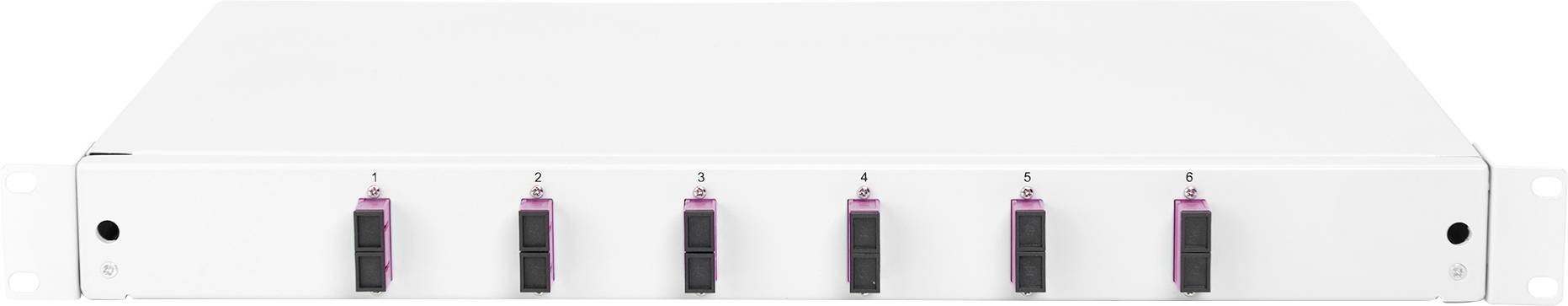 Ein weißes Gerät mit fünf schwarzen und pinken Anschlüssen an der Vorderseite, wahrscheinlich Teil eines elektronischen Netzwerksystems.