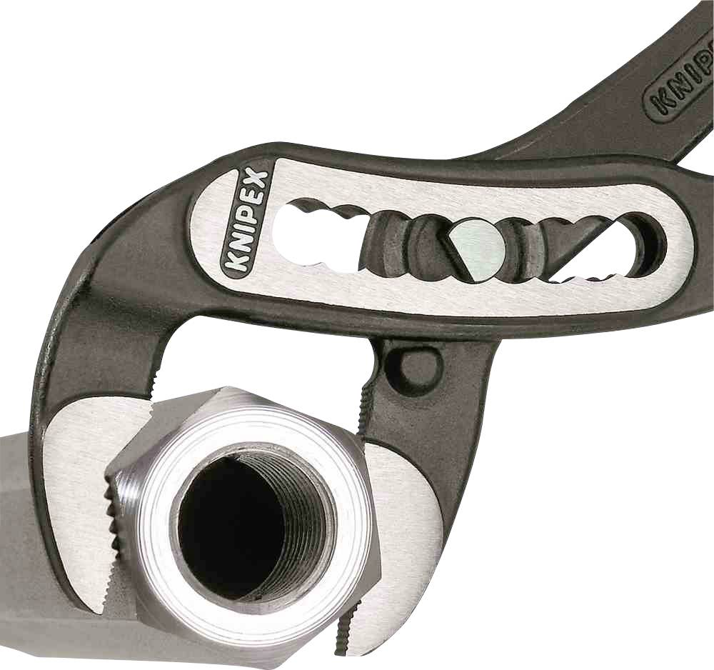 Verstellbare Zange greift eine Sechskantmutter. Die Zange hat einen rutschfesten Griff und ist für verschiedene Größen einstellbar.