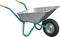 Schubkarre aus Metall mit grünem Rahmen und gelben Griffen. Sie hat ein einzelnes schwarzes Rad vorne.