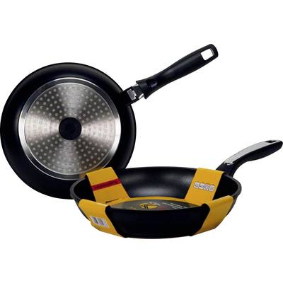 Zwei schwarze Pfannen, eine von unten mit Metallboden und eine von oben mit Verpackung, die Marke und Spezifikationen zeigt.