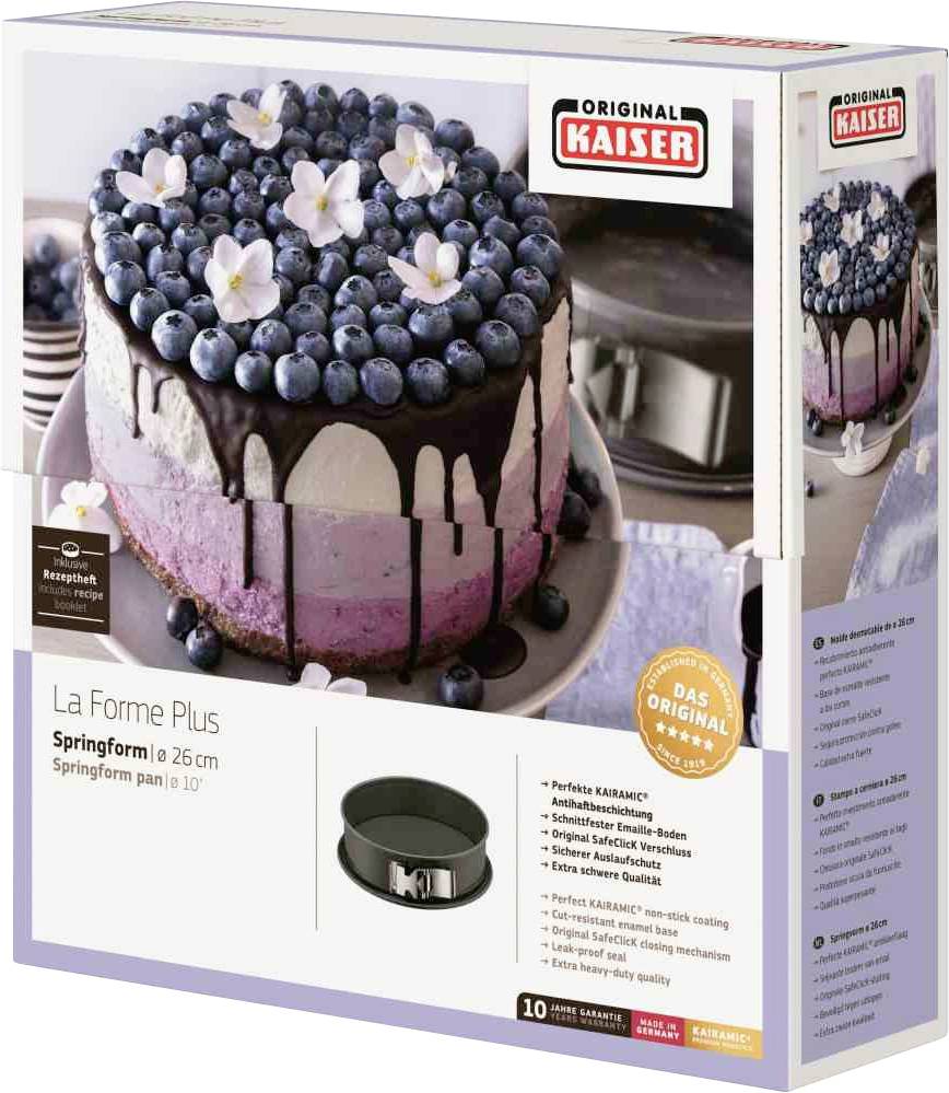 'Torte dekoriert mit Blaubeeren und Blumen. Verpackung einer Kaiser Springform La Forme Plus, 26 cm. Inklusive Pflegedetails und Rezeptideen.'