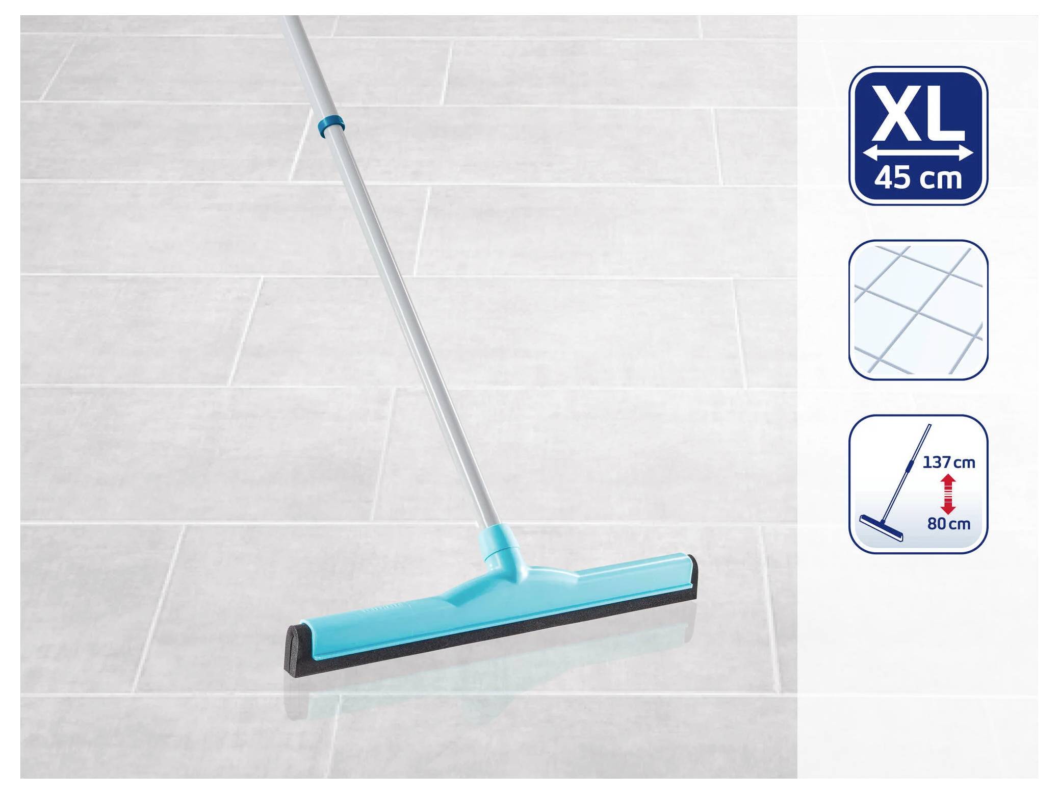 Ein Bodenwischer mit einer 45 cm breiten Klinge wird auf einer gefliesten Oberfläche gezeigt. Der Griff lässt sich von 80 cm auf 137 cm verstellen, um die Reichweite anzupassen.