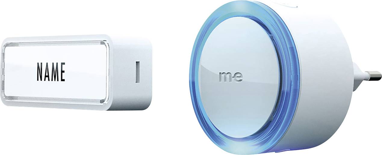 Zwei elektronische Geräte: Links ein rechteckiger USB-Stick mit der Aufschrift 'NAME', rechts ein kreisförmiger Steckdosenadapter mit der Aufschrift 'me'.