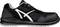 Schwarzer Sportschuh mit weißem Logo auf der Seite, schwarzer Sohle und weißem Innenfutter. Seitenansicht auf weißem Hintergrund.