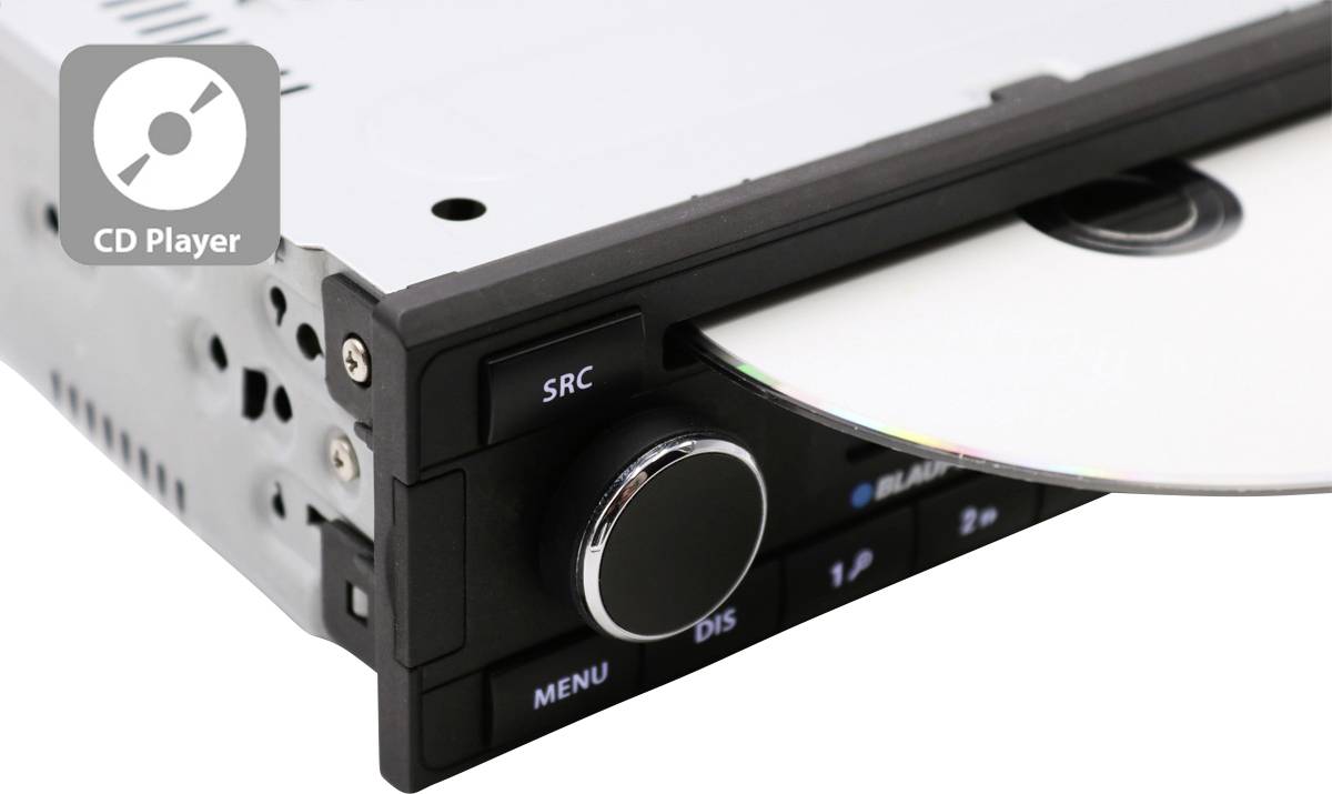 Ein CD-Player im Auto mit einer eingelegten CD. Das Display zeigt die Schaltfläche 'SRC' und der Lautstärkeregler ist sichtbar.