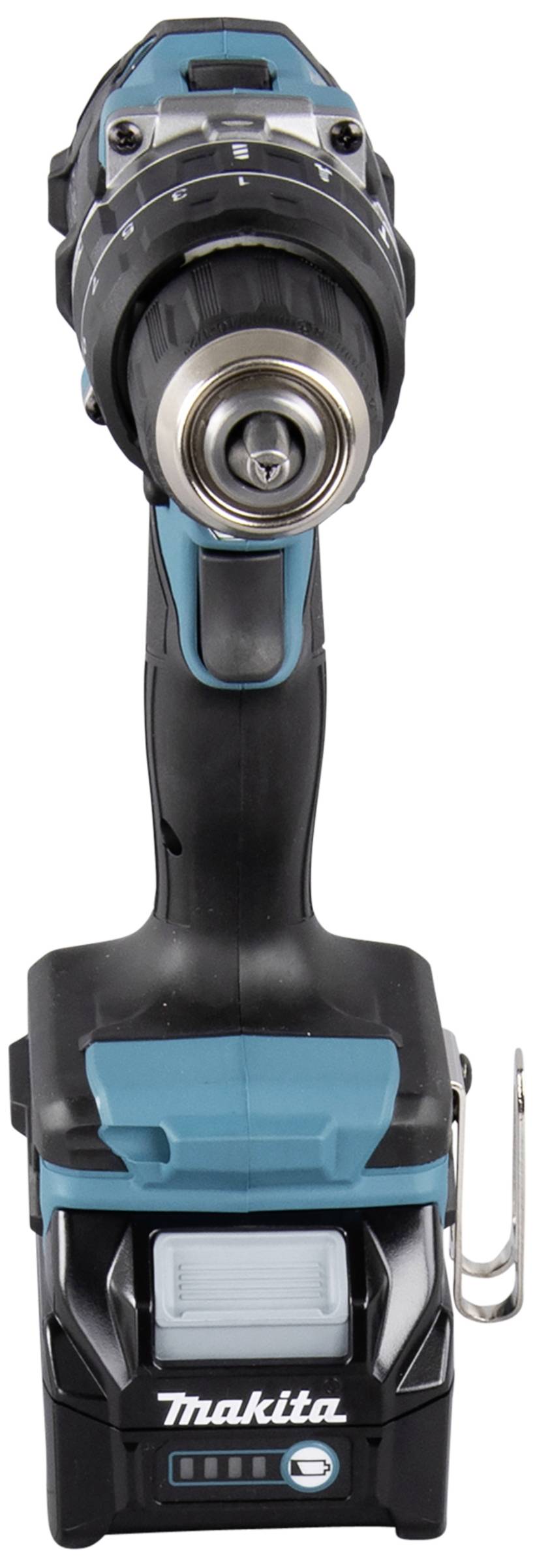 Ein blauer und schwarzer Akkubohrschrauber in Vorderansicht.ucz.