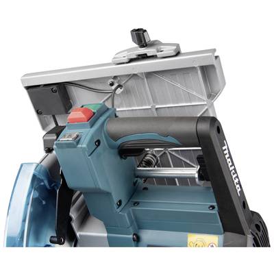 Eine elektrische Kreissäge mit schwarzem Griff, grüner Schutzhülle und Not-Aus-Schalter, vor metallischem Hintergrund.