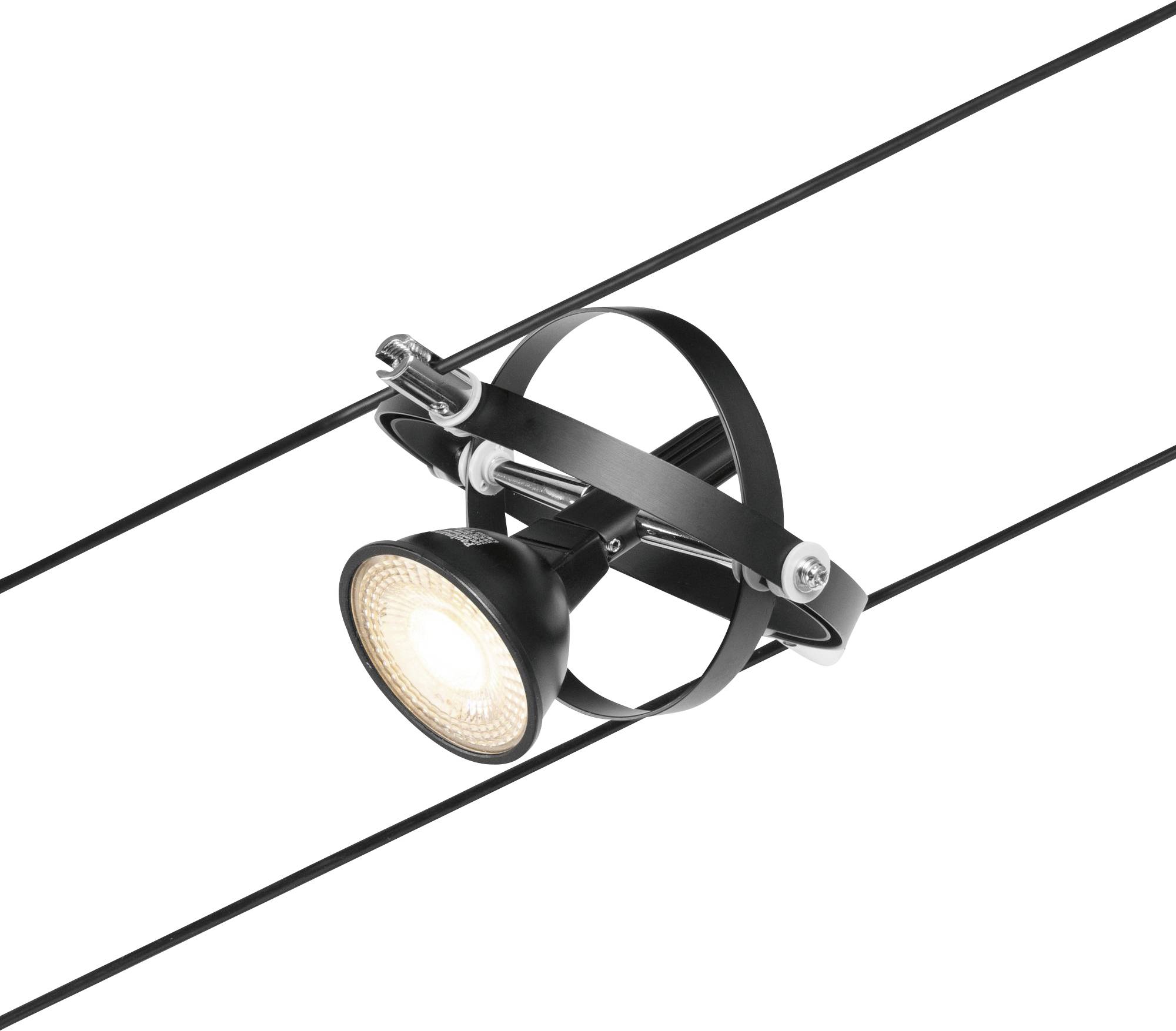 Ein schwarzer Strahler ist an einem Seilsystem montiert. Die Lampe leuchtet hell und kann flexibel auf dem Seil bewegt werden.