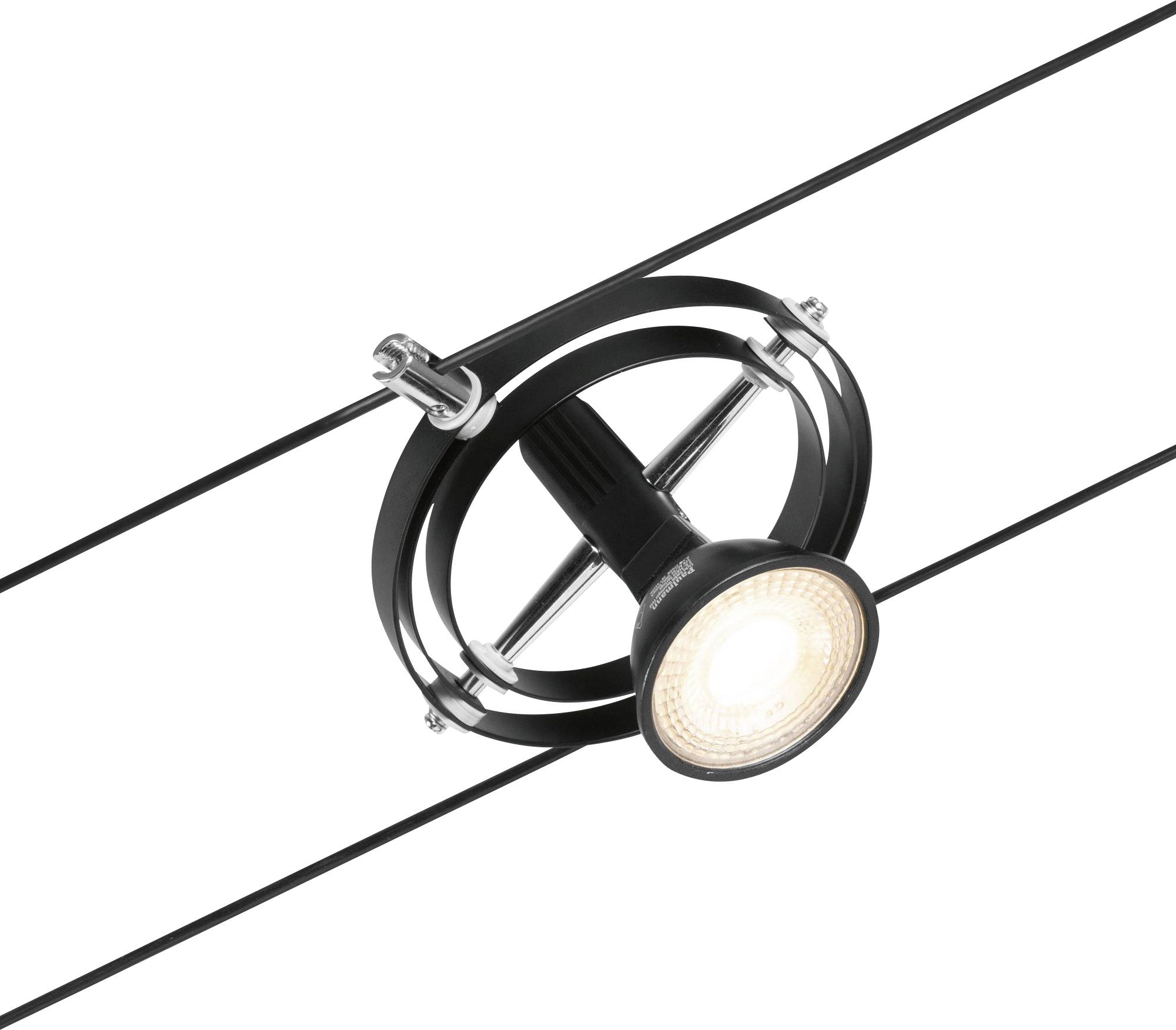 Ein schwarzer Deckenstrahler mit integriertem LED-Licht ist an zwei parallel verlaufenden Kabeln montiert und leuchtet nach unten.