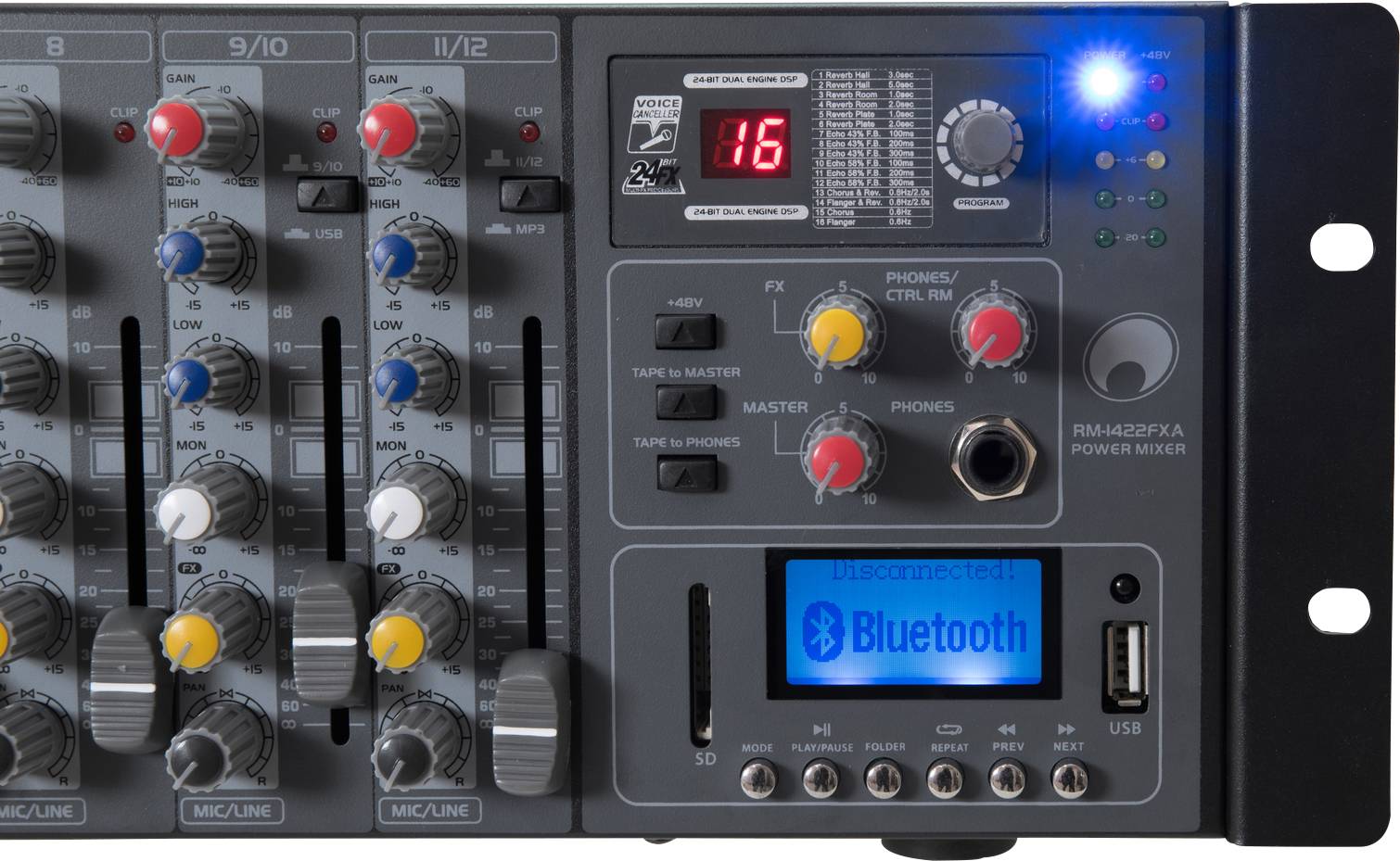 Ein Audio-Mischpult mit Reglern und einem digitalen Display. Bluetooth-Funktion, USB-Anschluss und mehrere Kanäle sind sichtbar.