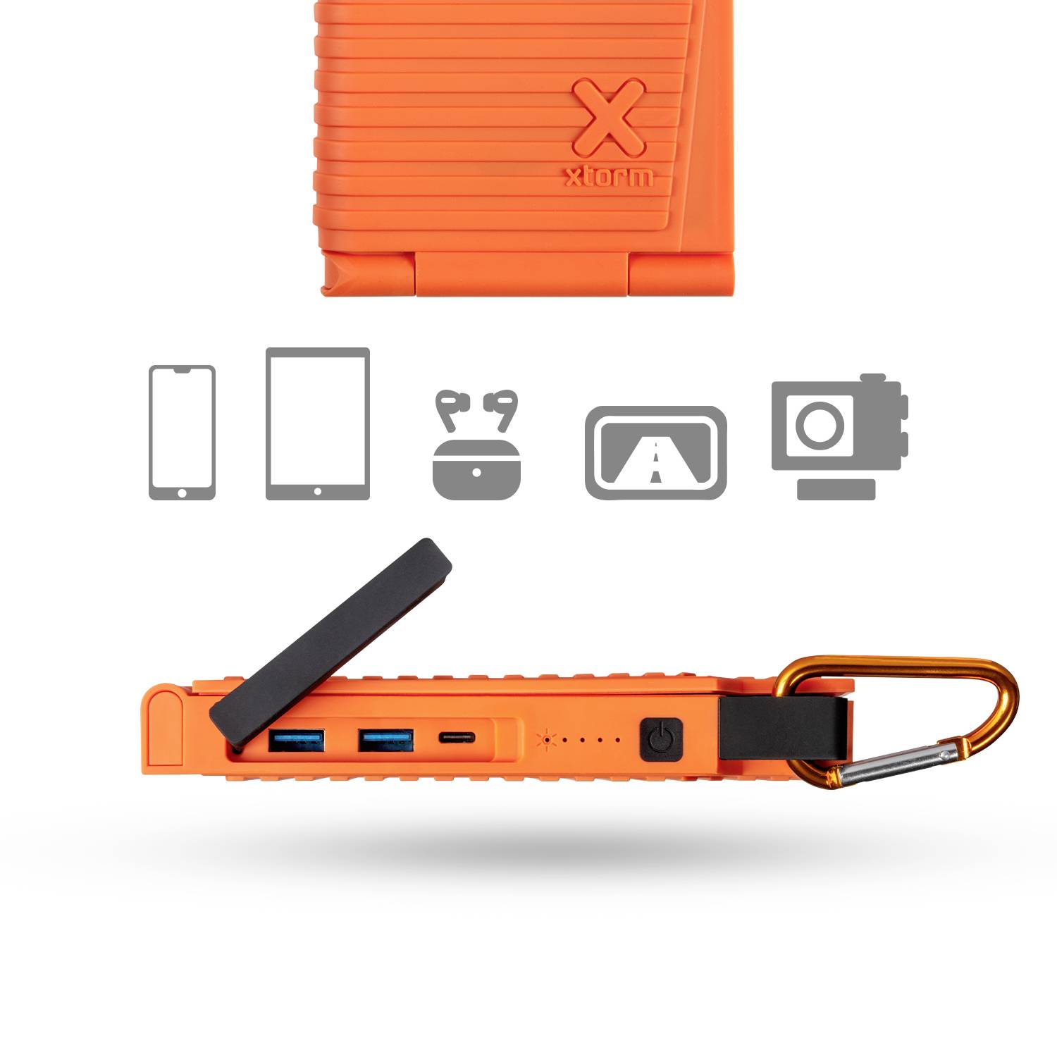 Ein orangefarbenes, tragbares Ladegerät mit mehreren USB-Anschlüssen und einem Karabiner. Symbole zeigen Kompatibilität mit Telefonen, Tablets, Kopfhörern, Kameras und Navigationsgeräten.