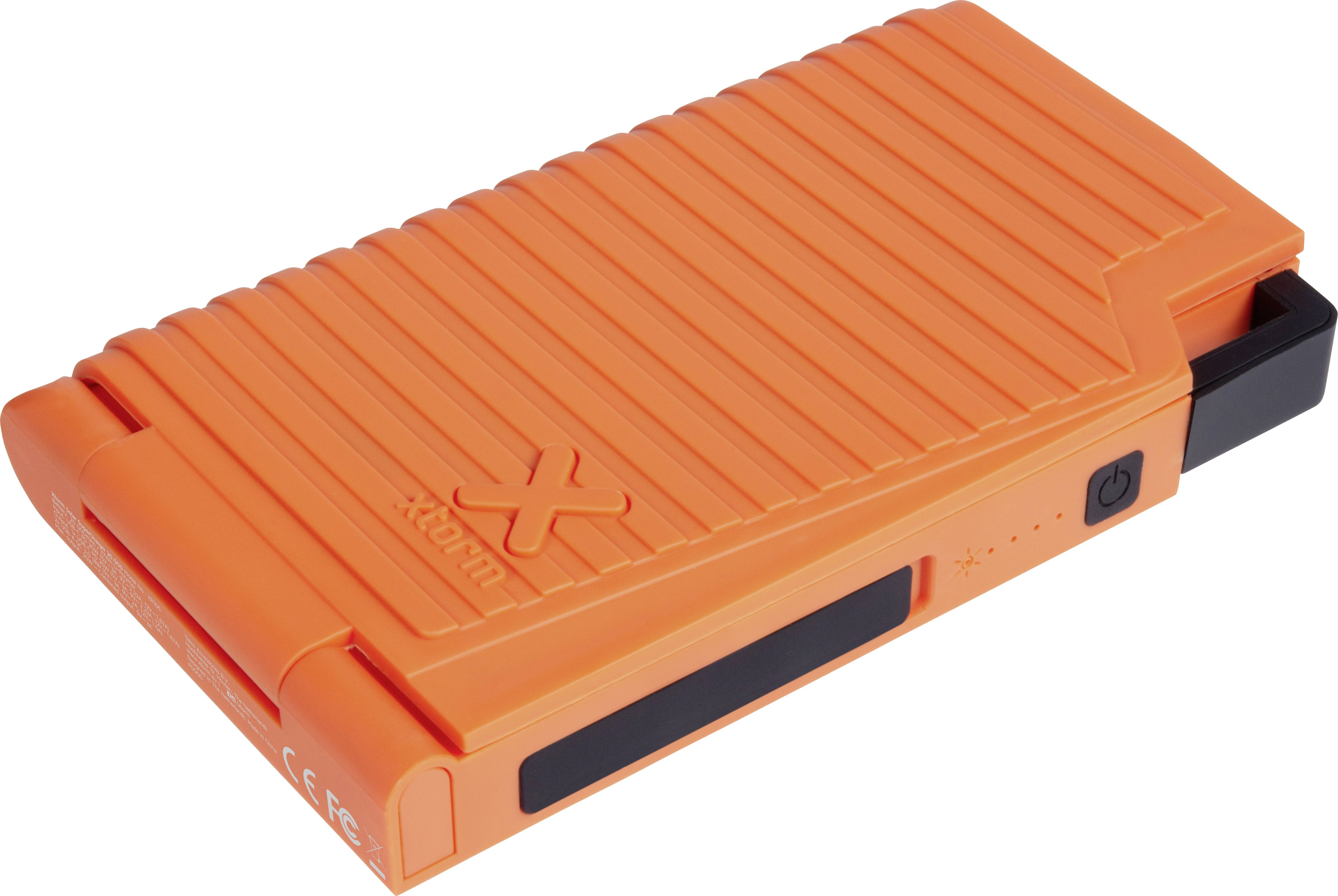 Orangefarbene mobile Powerbank von Xtorm mit geripptem Design und einer Leistungsanzeige.
