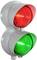 Eine zweifarbige Kontrollleuchte, oben rot leuchtend und unten grün. Zeigt ein Wechsel zwischen Stopp (rot) und Geh (grün) an.
